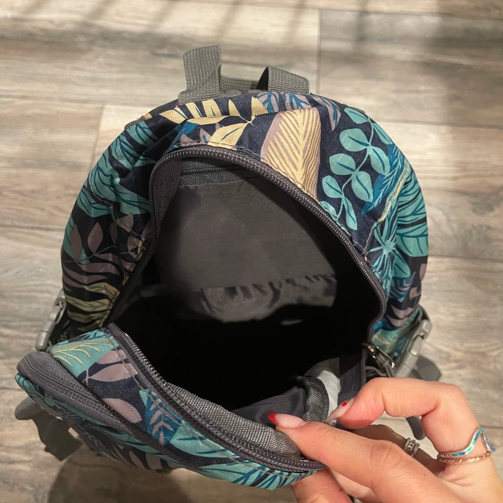 Colorful Leaf Print Backpack - Picture 3 of 3